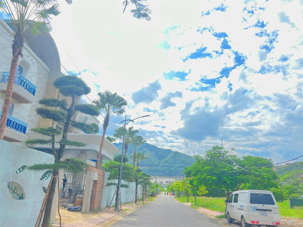 Chuyên (hàng hiếm )siêu phẩm biệt thự ven sông tắc view sông giá tốt nhất thị trường