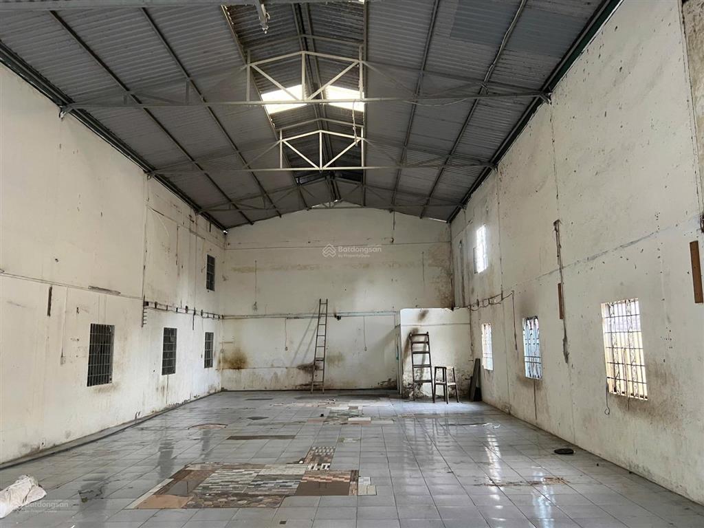 Giảm giá 1,3 tỷ, cần bán gấp nhà kho 182m2 còn 11,5 tỷ