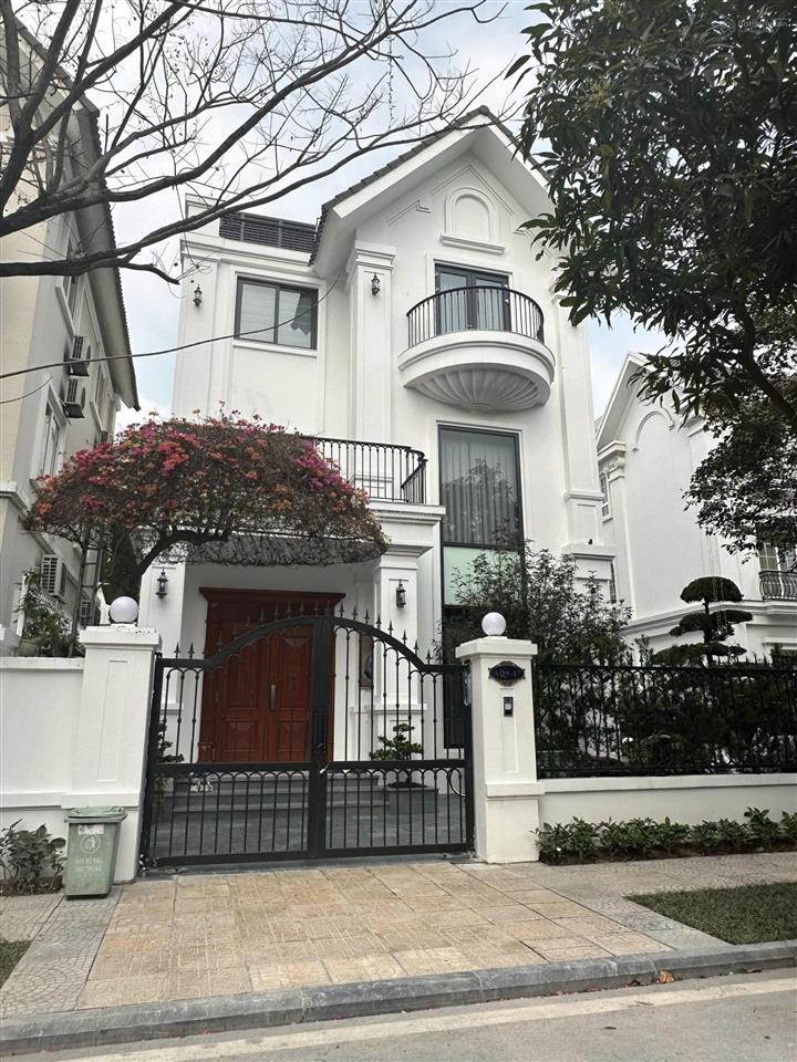 Bán đơn lập nhỏ anh đào, 166m2, hoàn thiện cực đẹp. thông sàn tầng 1, mặt tiền 10m, giá 51 tỷ