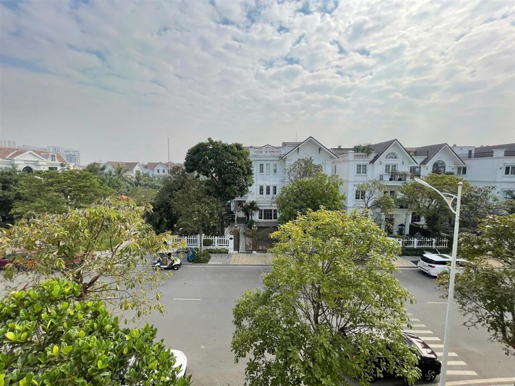 Bán đơn lập nhỏ anh đào, 166m2, hoàn thiện cực đẹp. thông sàn tầng 1, mặt tiền 10m, giá 51 tỷ