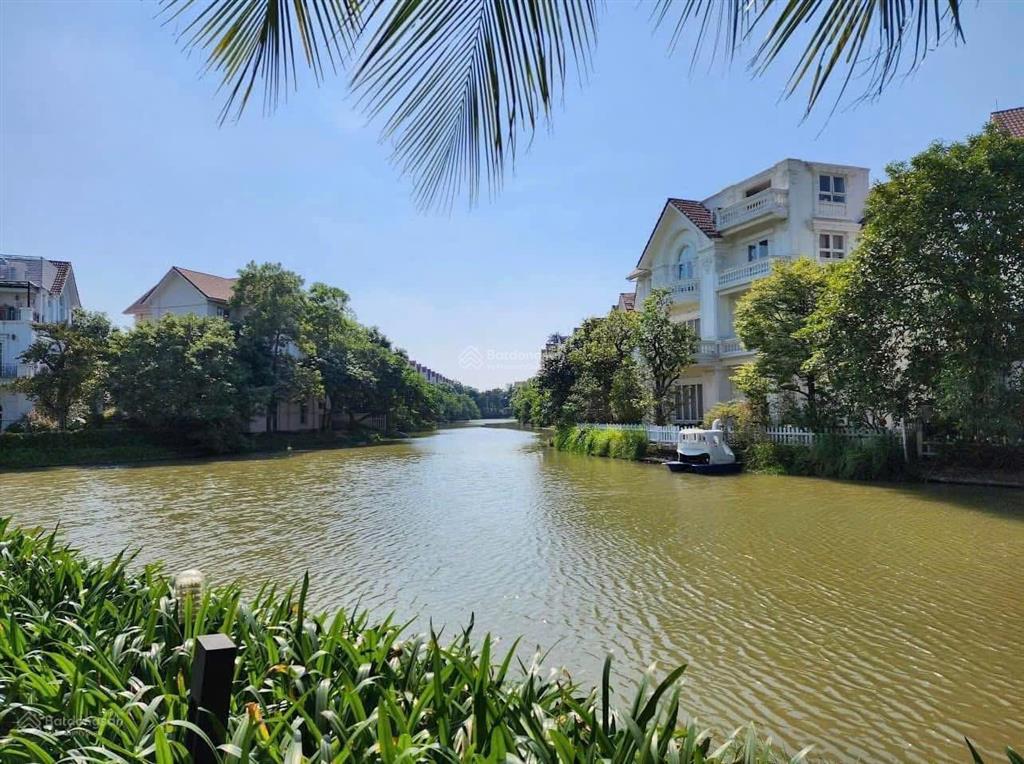 Bán biệt thự riverside. hoa phượng. 220m, đn, full đồ, mt 11m, sông trước nhà 69 tỷ 0984 926 ***