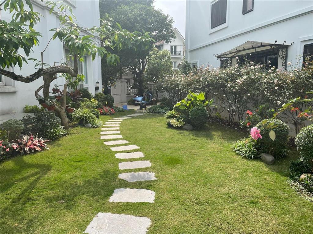 Cần bán. đơn lập hoa sữa 820, 550m, đn, hoàn thiện tỉ mỉ, ngã ba sông. view vườn hoa rộng 169 tỷ