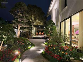 Bán biệt thự hoa sữa. 315m. hoàn thiện, có tầng hầm, sân vườn đẹp, view sông rộng. giá 95 tỷ