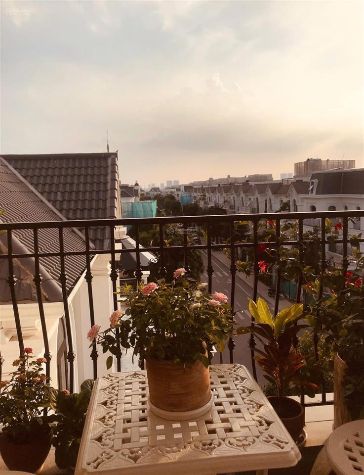 Thiện chí bán song lập nhỏ áp góc nguyệt quế, 128m2, hoàn thiện đẹp, view hồ điều hòa, gần vườn hoa