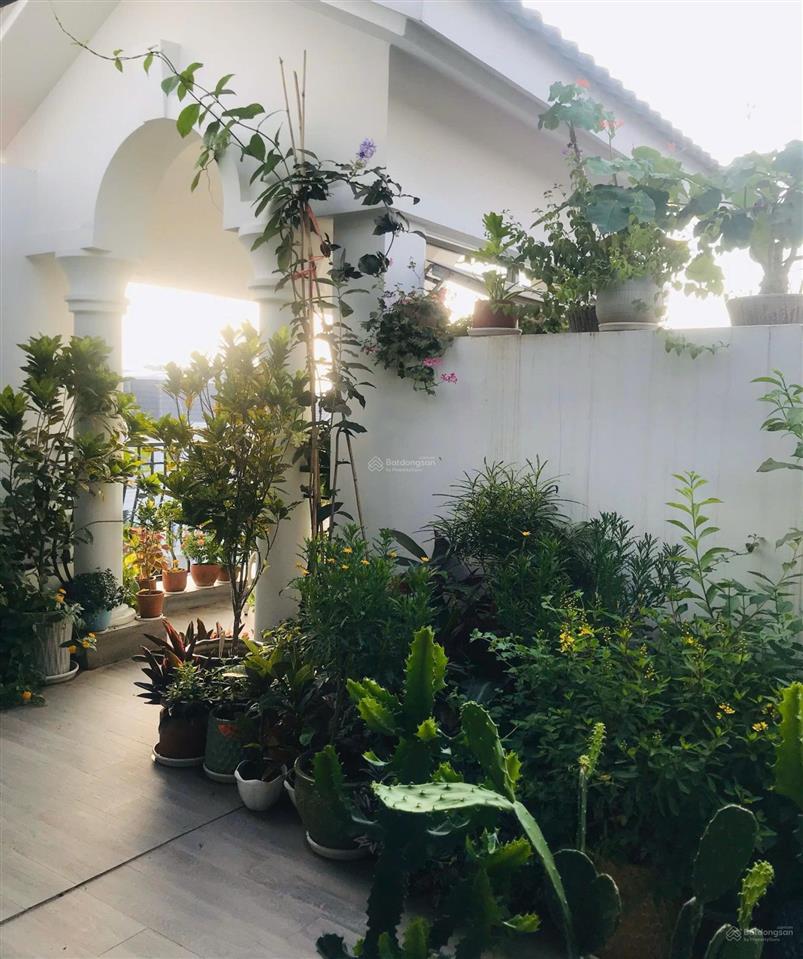 Thiện chí bán song lập nhỏ áp góc nguyệt quế, 128m2, hoàn thiện đẹp, view hồ điều hòa, gần vườn hoa