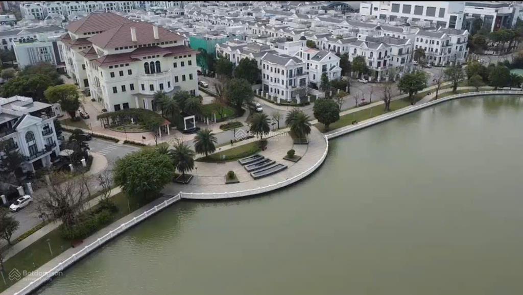 Thiện chí bán song lập nhỏ áp góc nguyệt quế, 128m2, hoàn thiện đẹp, view hồ điều hòa, gần vườn hoa