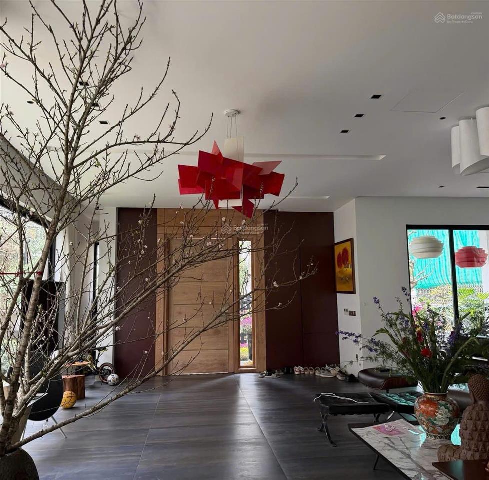 Thiện chí bán song lập nhỏ áp góc nguyệt quế, 128m2, hoàn thiện đẹp, view hồ điều hòa, gần vườn hoa