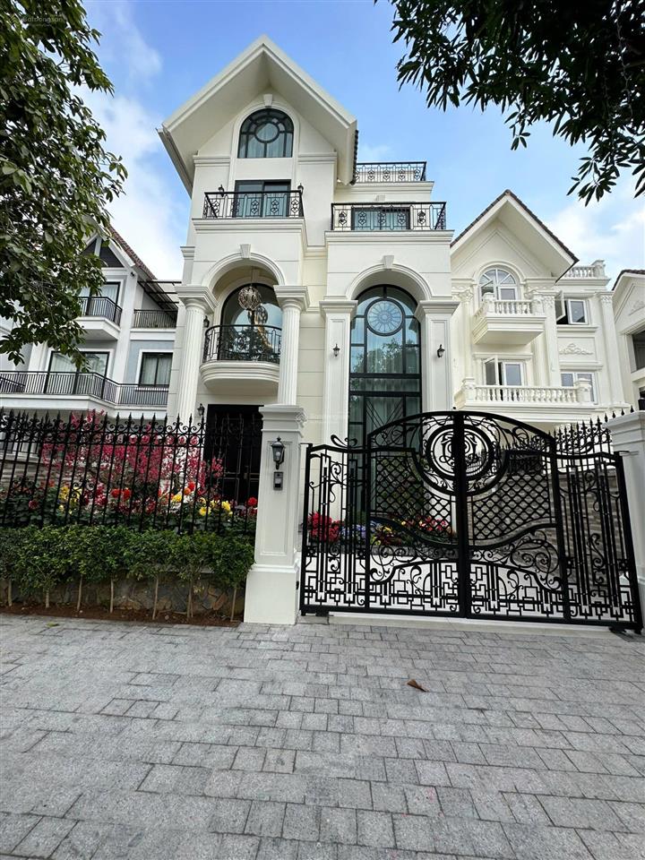 Chuẩn bán đơn lập hoa sữa, 272m2, đất vuông, hoàn thiện luxury, thang máy+ hầm, ngã ba sông almaz.