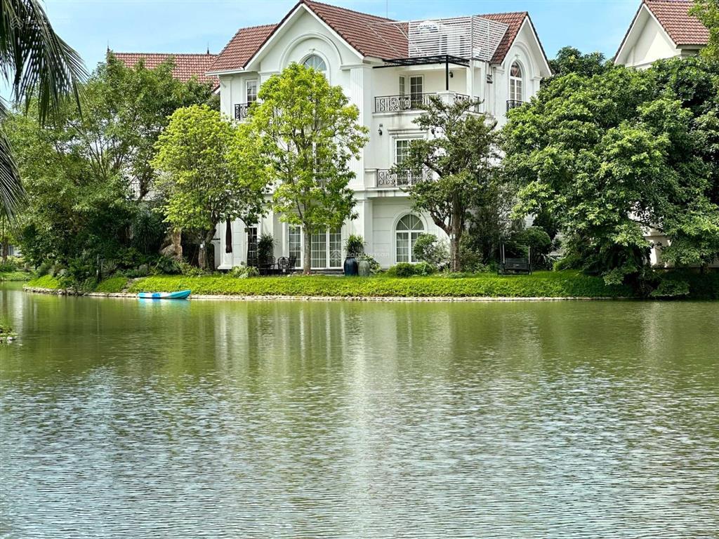 Chuẩn bán đơn lập hoa sữa, 272m2, đất vuông, hoàn thiện luxury, thang máy+ hầm, ngã ba sông almaz.