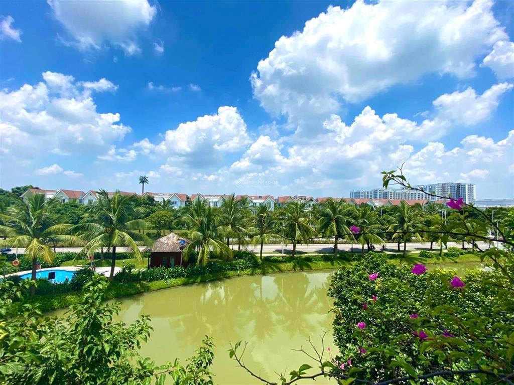 Chuẩn bán đơn lập hoa sữa, 272m2, đất vuông, hoàn thiện luxury, thang máy+ hầm, ngã ba sông almaz.