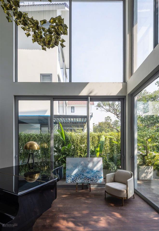 Tôi chính chủ cần bán nhanh song lập liền sông. 265m2, hoa sữa, hoàn thiện đẹp đồ nhập khẩu,có hầm