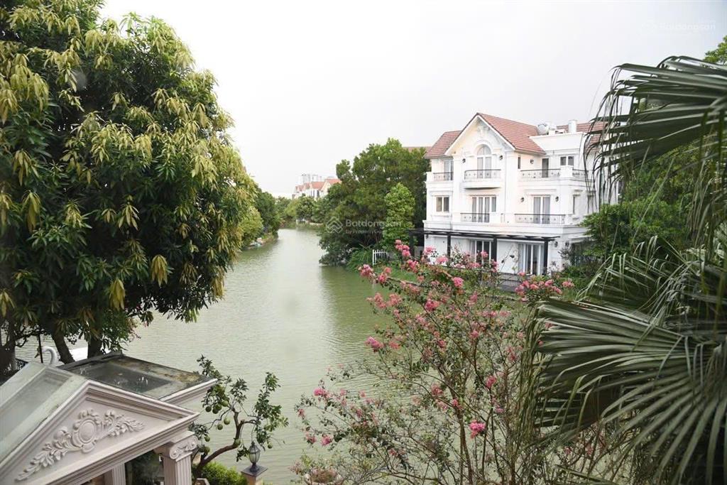 Bán biệt thự hoa sữa 633, 258m2, nội thất hiện đại, thang máy, view sông mở. đường thông. 92 tỷ