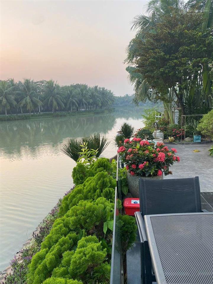 Bán gấp bt hoa sữa. 310m2. hoàn thiện đẹp, thiết kế thoáng, sân vườn rộng, view sông mở 97 tỷ