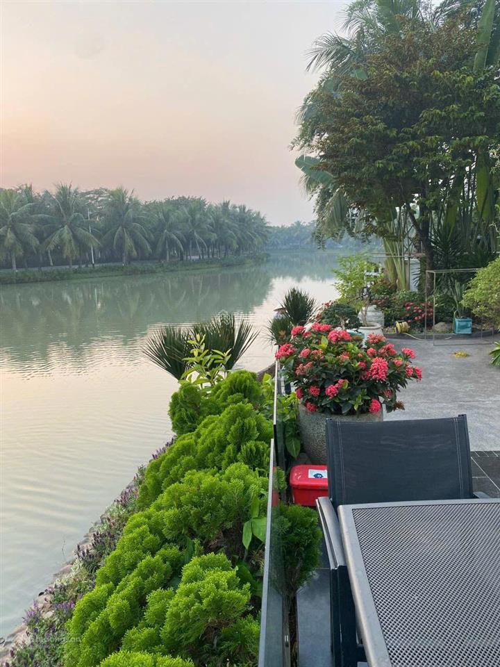 Bán gấp bt hoa sữa. 310m2. hoàn thiện đẹp, thiết kế thoáng, sân vườn rộng, view sông mở 97 tỷ