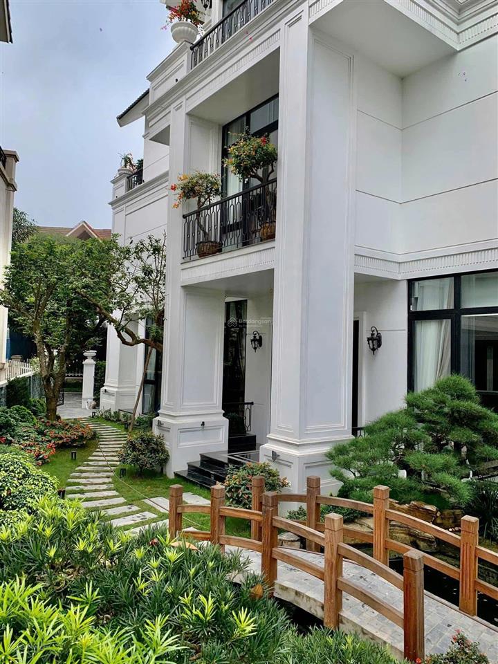 Bán gấp bt hoa sữa. 310m2. hoàn thiện đẹp, thiết kế thoáng, sân vườn rộng, view sông mở 97 tỷ