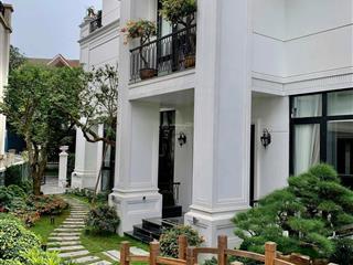 Bán gấp bt hoa sữa. 310m2. hoàn thiện đẹp, thiết kế thoáng, sân vườn rộng, view sông mở 97 tỷ