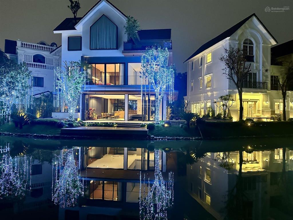 Bán gấp bt hoa sữa. 310m2. hoàn thiện đẹp, thiết kế thoáng, sân vườn rộng, view sông mở 97 tỷ