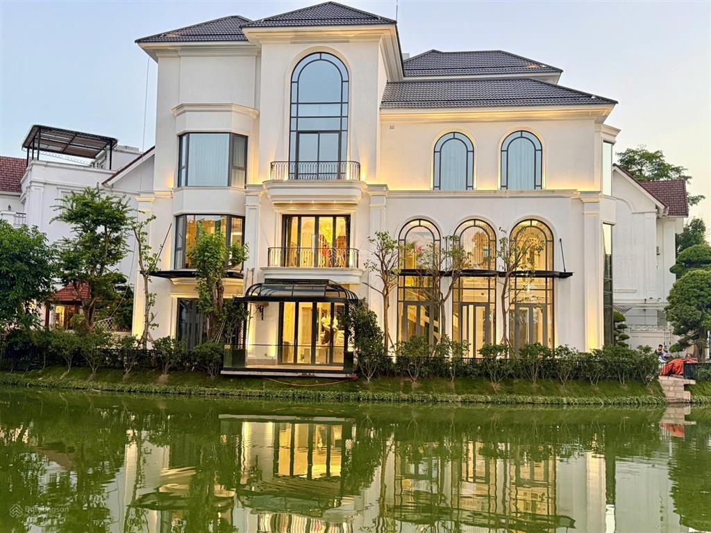 Bán đơn lập vip bằng lăng 9. 490m2, hoàn thiện cực đẹp, siêu trung tâm, ngã ba sông đẹp bl