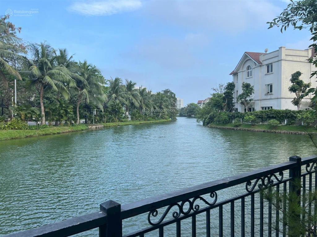 Bán đơn lập vip bằng lăng 9. 490m2, hoàn thiện cực đẹp, siêu trung tâm, ngã ba sông đẹp bl
