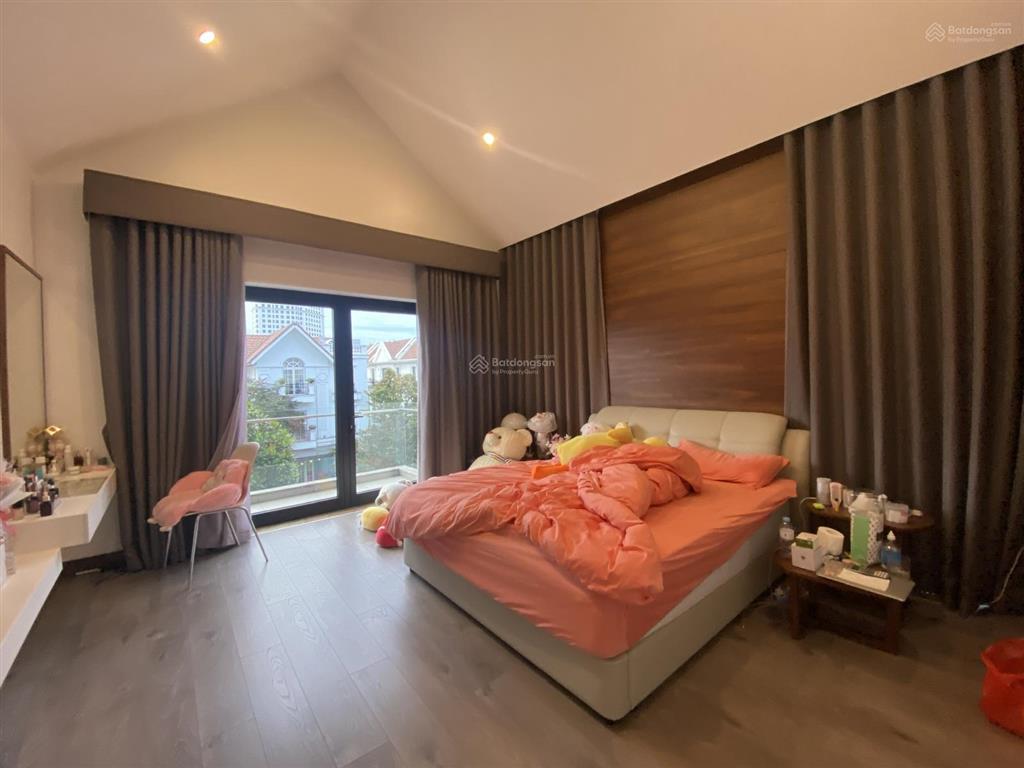 Bán bt hoa phượng 5, 305m2, full đồ, tb, view vườn hoa, sông to, điểm vườn hoa rộng gần almaz