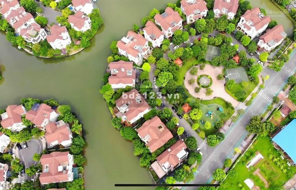 Bán bt hoa phượng 5, 305m2, full đồ, tb, view vườn hoa, sông to, điểm vườn hoa rộng gần almaz