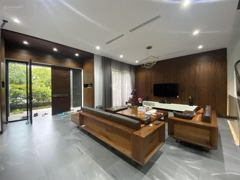 Bán bt hoa phượng 5, 305m2, full đồ, tb, view vườn hoa, sông to, điểm vườn hoa rộng gần almaz