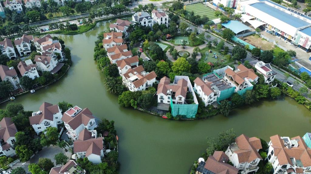 Bán bt hoa phượng 5, 305m2, full đồ, tb, view vườn hoa, sông to, điểm vườn hoa rộng gần almaz
