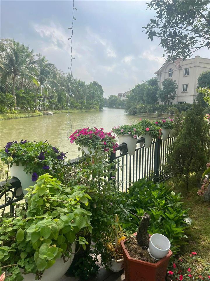 Bán đơn lập góc. đường lớn hoa lan. 600m, nội thất hiện đại, có hầm, view sông thoáng. gần almaz