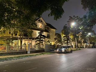 Bán đơn lập góc. đường lớn hoa lan. 600m, nội thất hiện đại, có hầm, view sông thoáng. gần almaz