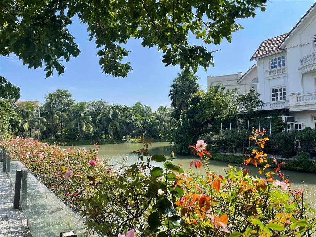 Bán đơn lập góc. đường lớn hoa lan. 600m, nội thất hiện đại, có hầm, view sông thoáng. gần almaz