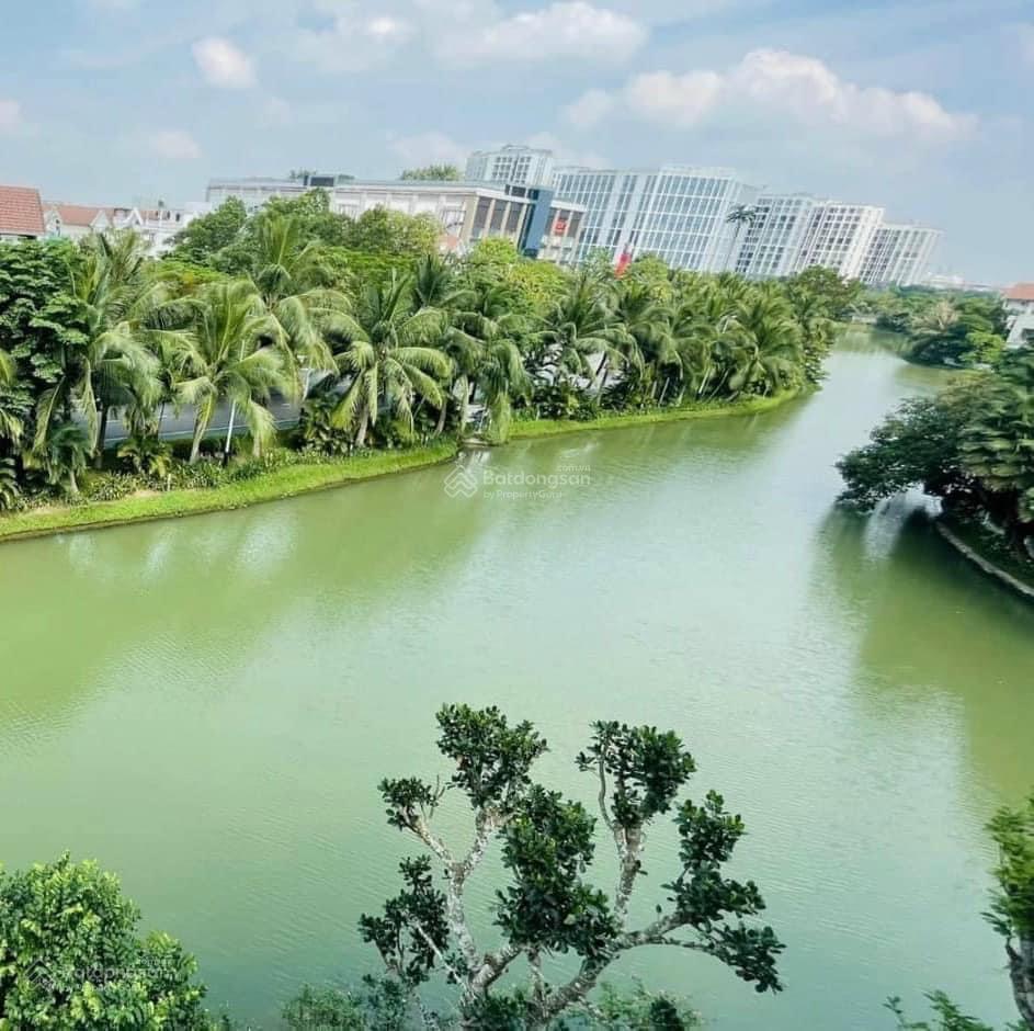 Bán biệt thự vip bằng lăng 10 vinhomes riverside, 885m2, 260 tỷ. nội thất cực đẹp, view sông rộng.