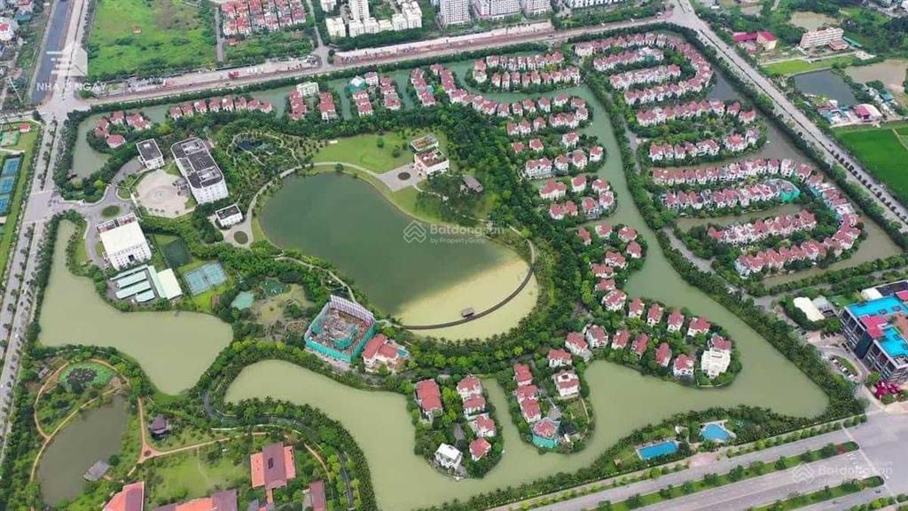 Bán biệt thự vip bằng lăng 10 vinhomes riverside, 885m2, 260 tỷ. nội thất cực đẹp, view sông rộng.