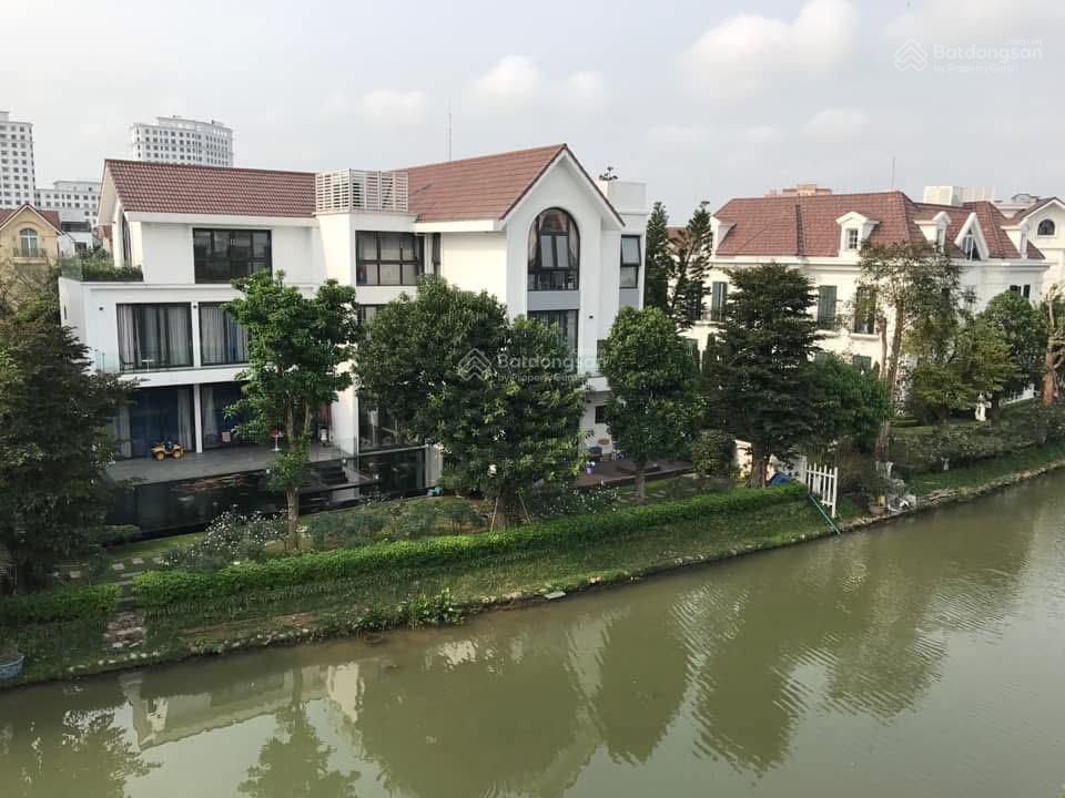 Bán biệt thự vip bằng lăng 10 vinhomes riverside, 885m2, 260 tỷ. nội thất cực đẹp, view sông rộng.