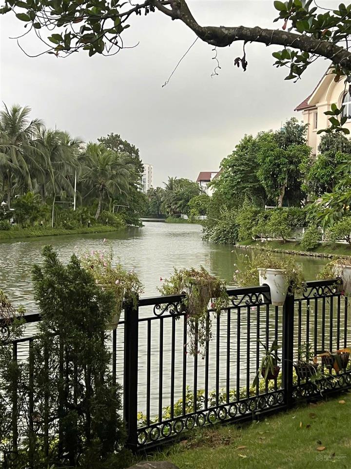 Bán gấp bt vvip hoa phượng 309 hoàn thiện đẹp, hướng đn, 309m, xd 140m2 đơn lập view sông rộng