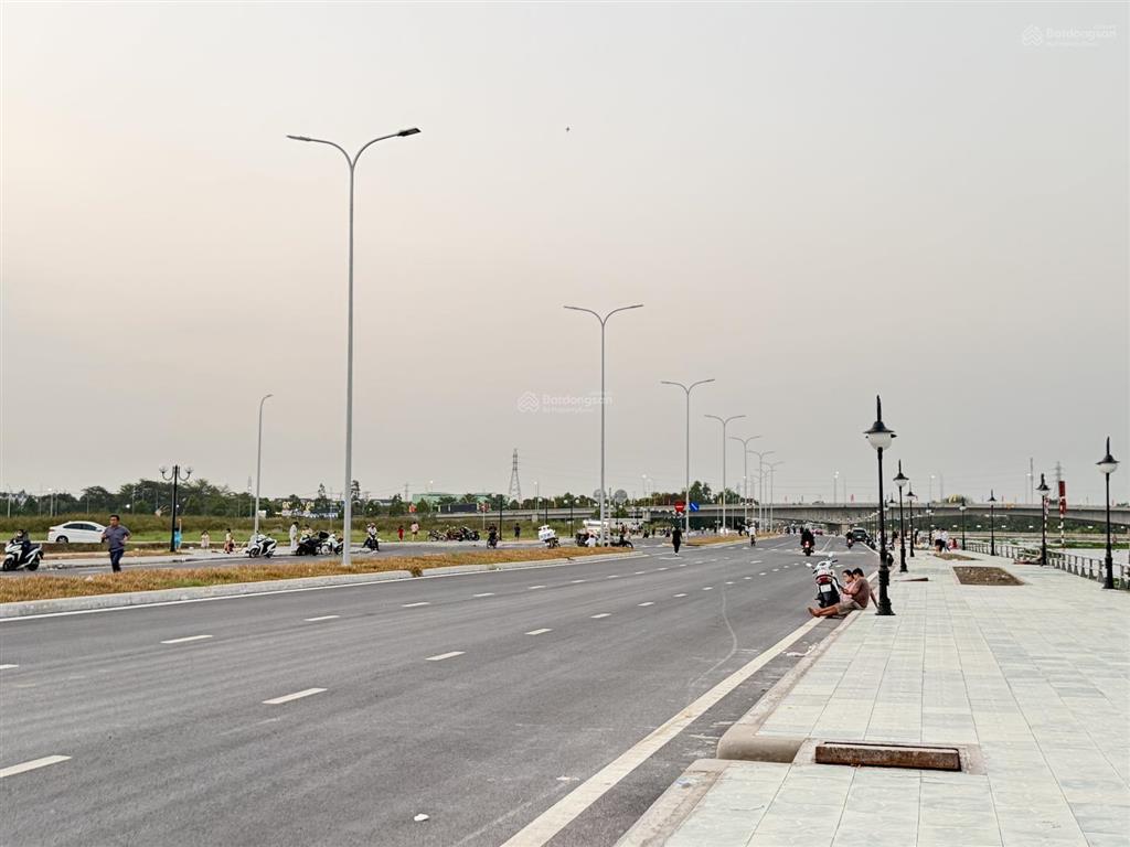Sổ sẳn sang tên công chứng ngay view sông vàm cỏ giá 4ty9