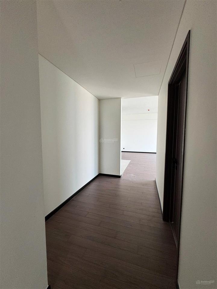 Cần thanh khoản gấp căn hộ 2pn + 1 view hồ tây giá tốt tòa nhà,  0988 799 ***