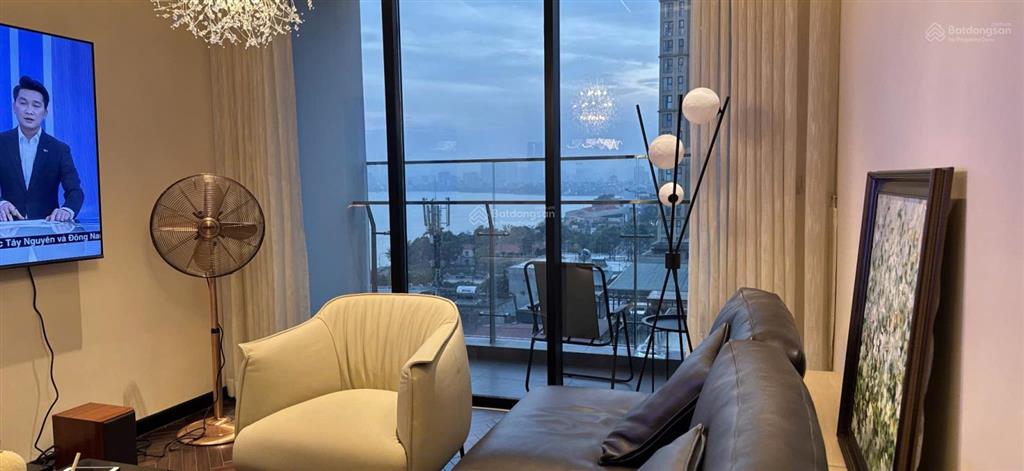 Cần thanh khoản gấp căn hộ 2pn + 1 view hồ tây giá tốt tòa nhà,  0988 799 ***