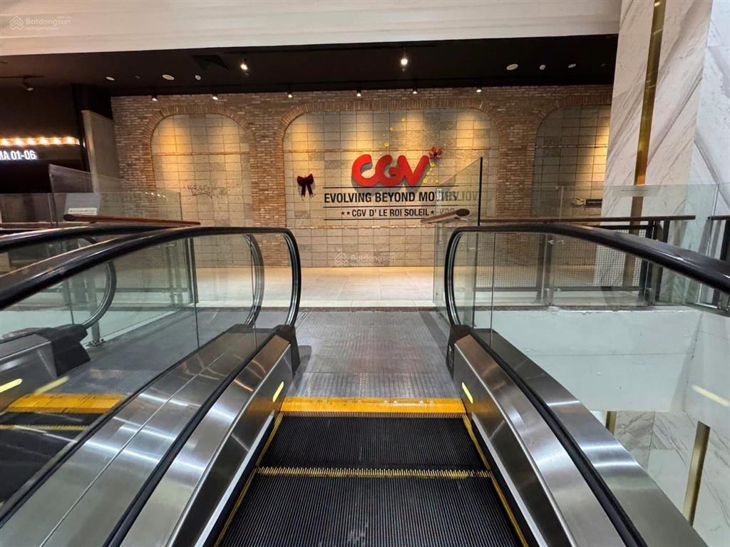 Tôi cần bán gấp lô shop kd tttm lion mall 59 xuân diệu quảng an sổ đỏ giá 11 tỷ,  0988 799 ***