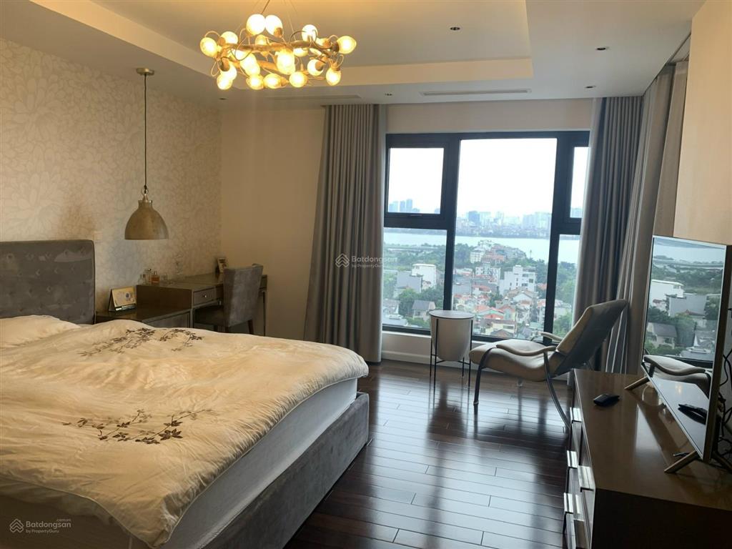 Chính chủ căn hộ cần bán gấp căn hộ 146m2 d. le roi soleil 59 xuân diệu giá tốt,  0988 799 ***
