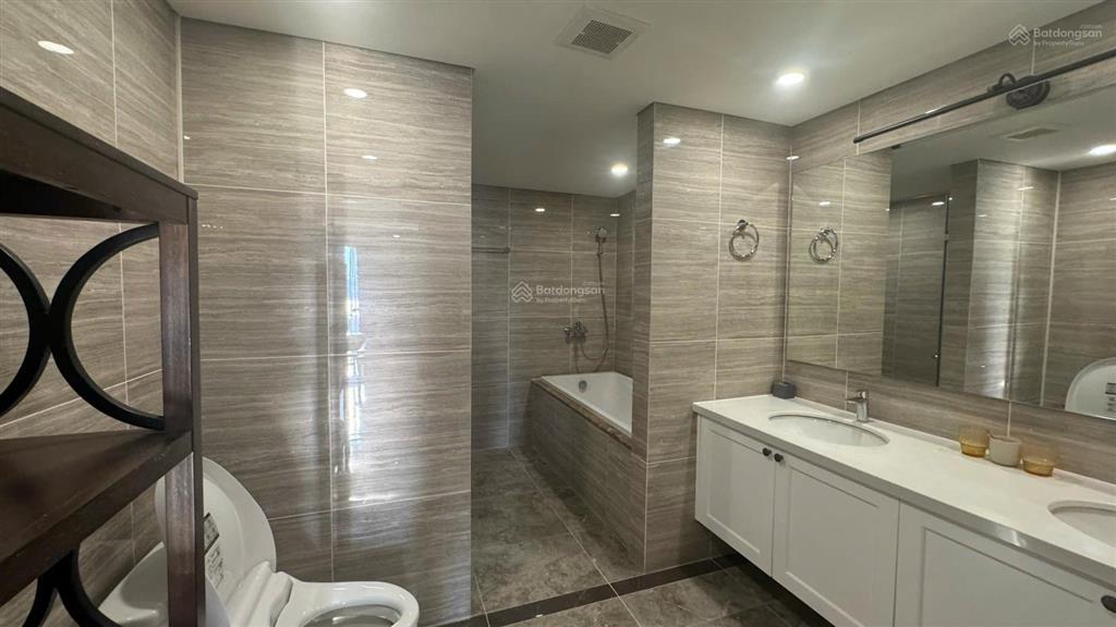 Chính chủ căn hộ cần bán gấp căn hộ 146m2 d. le roi soleil 59 xuân diệu giá tốt,  0988 799 ***