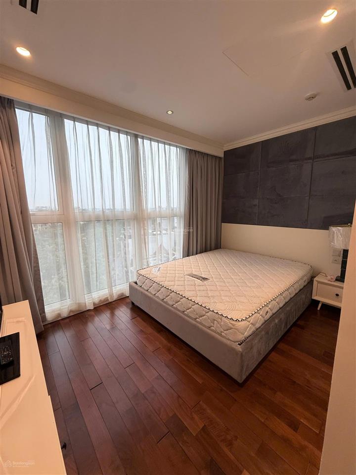 Chính chủ căn hộ cần bán gấp căn hộ 120m2 view sông hồng aqua yên phụ giá 18 tỷ **  0988 799 ***