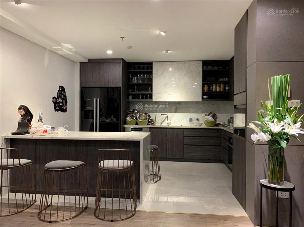 Chính chủ căn hộ cần bán gấp căn hộ 120m2 view sông hồng aqua yên phụ giá 18 tỷ **  0988 799 ***
