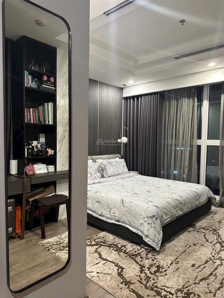 Chính chủ căn hộ cần bán gấp căn hộ 120m2 view sông hồng aqua yên phụ giá 18 tỷ **  0988 799 ***