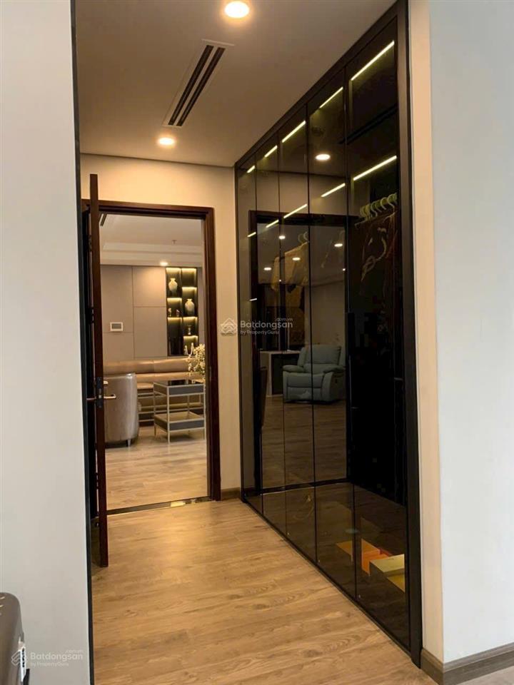 Chính chủ căn hộ cần bán gấp căn hộ 120m2 view sông hồng aqua yên phụ giá 18 tỷ **  0988 799 ***