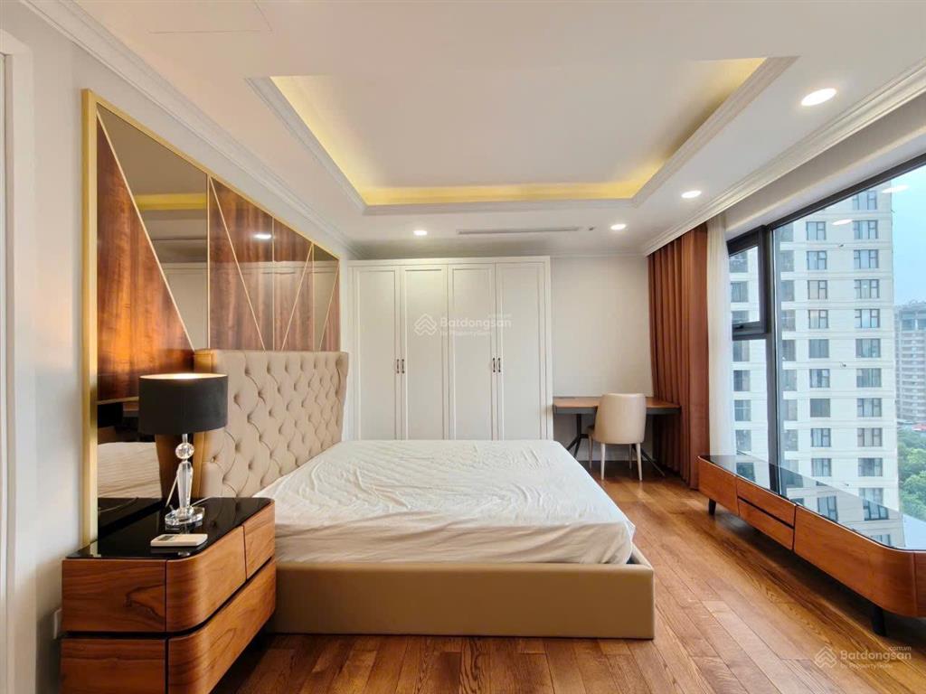 Chính chủ căn hộ chủ hongkong cần bán căn hộ 110m2 view hồ cao 17 tỷ ** d leroi soleil 0988 799 ***