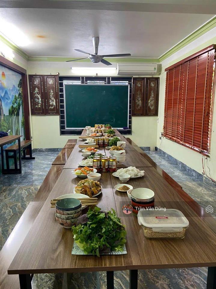 Chuyển công tác bán nhà 40m2 dân xây 6 tầng kiên cố, 3 mặt đường oto tránh, view vườn hoa