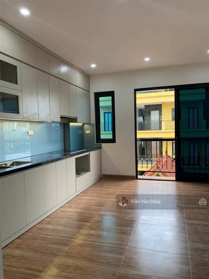 Bán nr tại tu hoàng, xuân phương. diện tích 30m2, xây mới 7 tầng  full nội thất  ô tô đỗ cổng