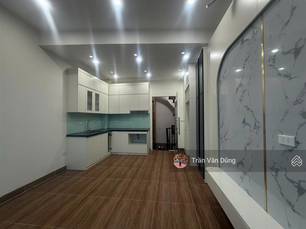 Bán nr tại tu hoàng, xuân phương. diện tích 30m2, xây mới 7 tầng  full nội thất  ô tô đỗ cổng