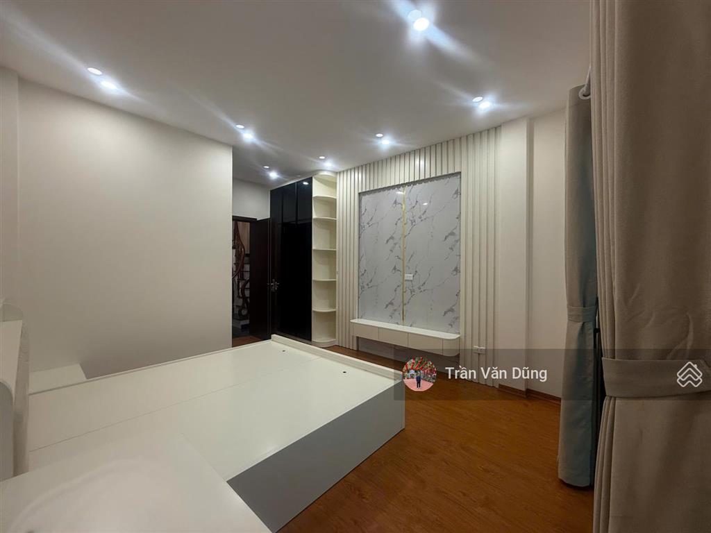 Bán nr tại tu hoàng, xuân phương. diện tích 30m2, xây mới 7 tầng  full nội thất  ô tô đỗ cổng