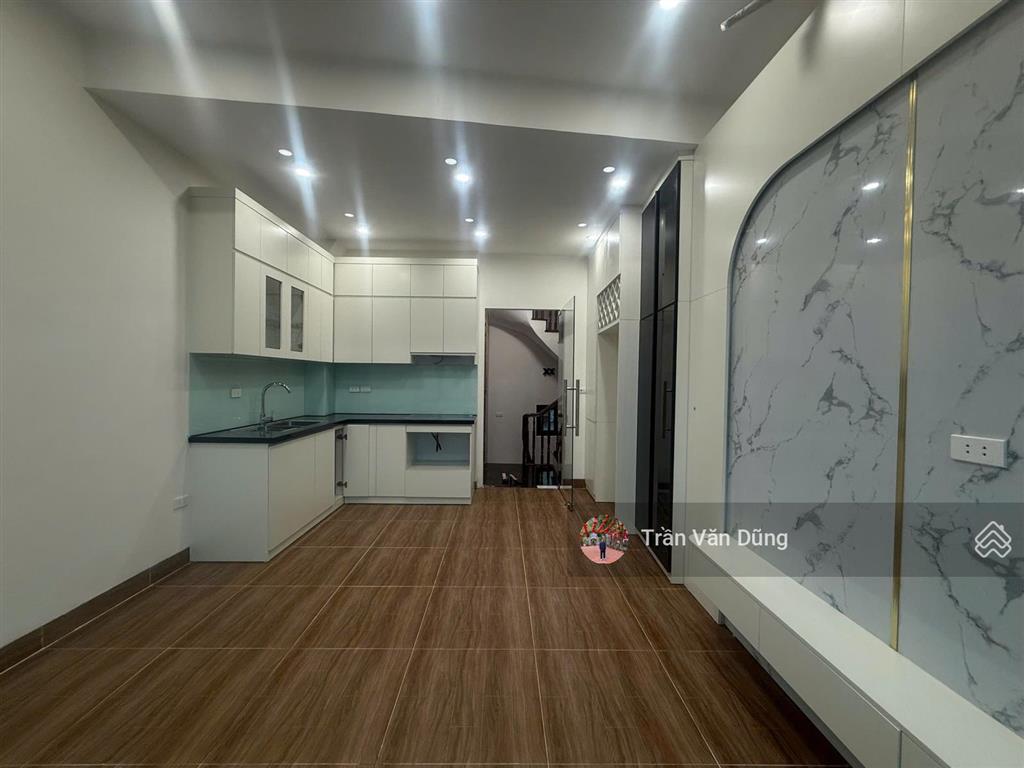 Bán nr tại tu hoàng, xuân phương. diện tích 30m2, xây mới 7 tầng  full nội thất  ô tô đỗ cổng